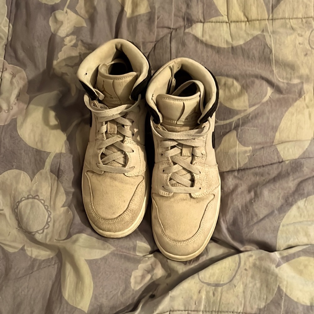 Jordan 1s mid high shoes
